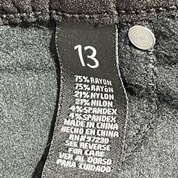 Almost Famous Ink Black Skinny Leg Mid Rise Jeans Juniors Size 13 - Picture 8 of 11